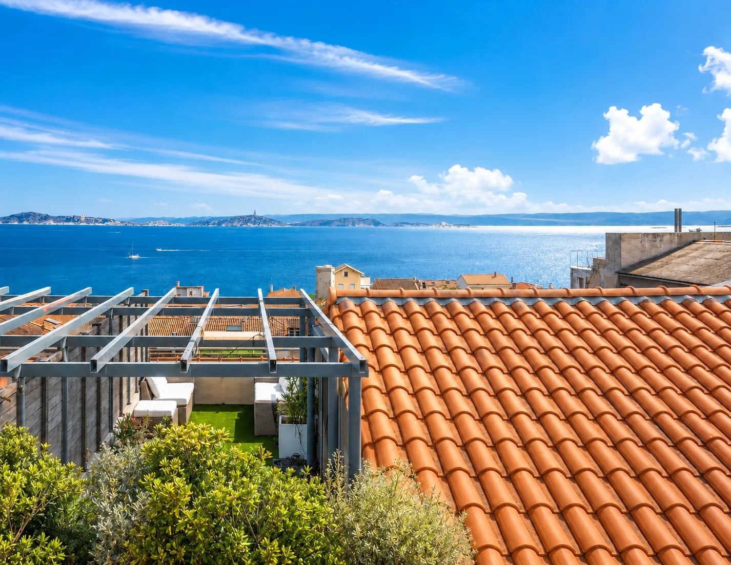 DUPLEX D'EXCEPTION AVEC ROOFTOP PANORAMIQUE – ENTRE MER ET CALANQUES